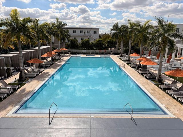 10416 NW 66th St, Doral, FL 33178