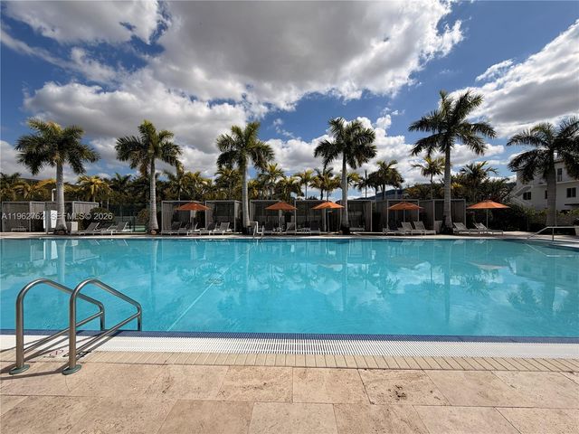 10416 NW 66th St, Doral, FL 33178