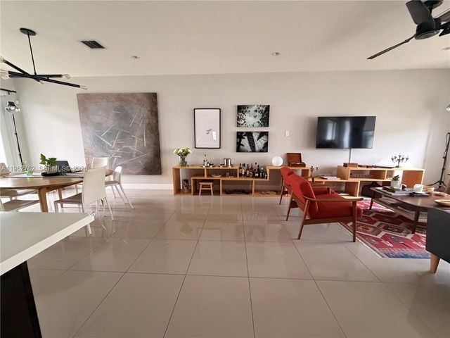 10416 NW 66th St, Doral, FL 33178