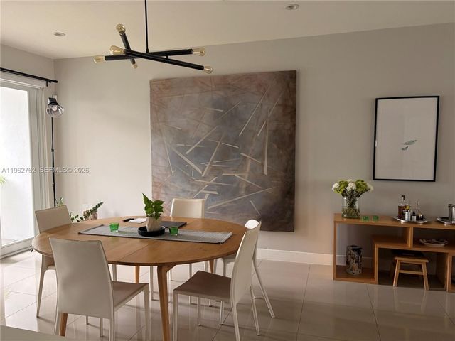 10416 NW 66th St, Doral, FL 33178