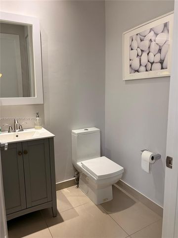 10416 NW 66th St, Doral, FL 33178