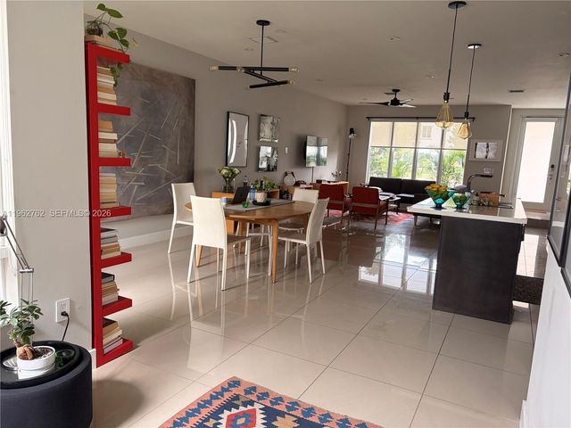 10416 NW 66th St, Doral, FL 33178