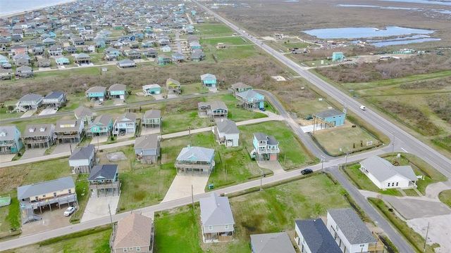 983 Tidelands Drive Drive, Crystal Beach, TX 77650