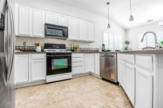 3603 N Minden Court, Visalia, CA 93291