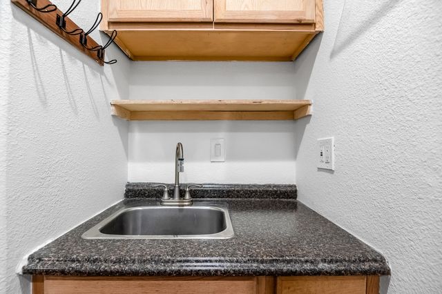 3603 N Minden Court, Visalia, CA 93291