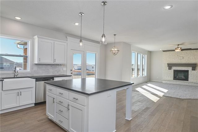 2717 W Park Street, Olathe, KS 66061