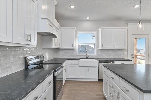 2717 W Park Street, Olathe, KS 66061