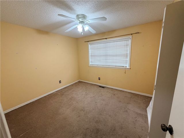 115 S Country Club Road, Siloam Springs, AR 72761