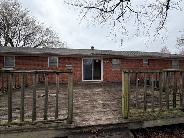 115 S Country Club Road, Siloam Springs, AR 72761