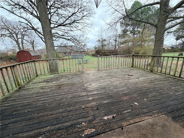 115 S Country Club Road, Siloam Springs, AR 72761