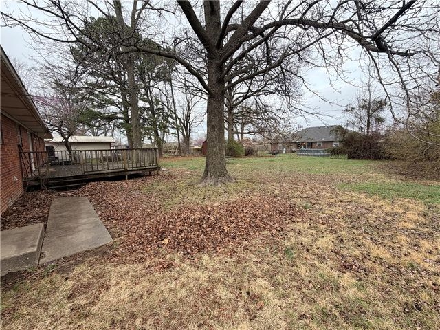 115 S Country Club Road, Siloam Springs, AR 72761