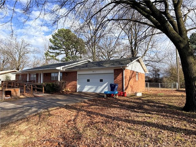 115 S Country Club Road, Siloam Springs, AR 72761