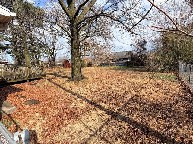 115 S Country Club Road, Siloam Springs, AR 72761