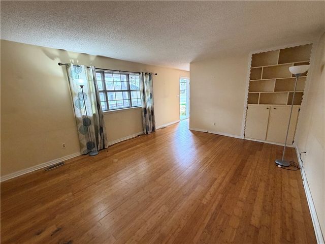 115 S Country Club Road, Siloam Springs, AR 72761