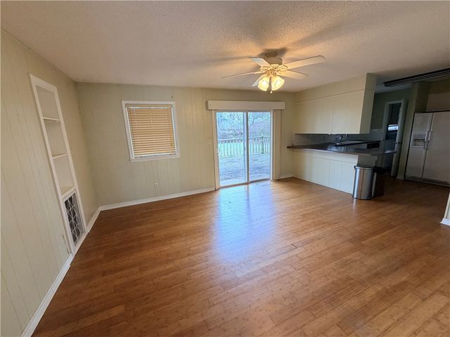 115 S Country Club Road, Siloam Springs, AR 72761