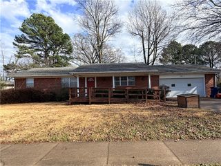 115 S Country Club Road, Siloam Springs, AR 72761