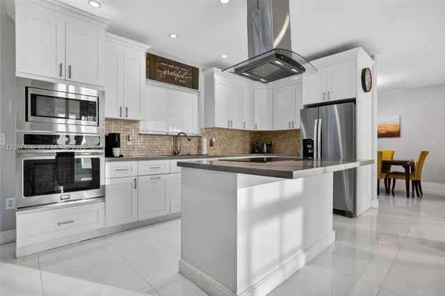 5161 SW 159th Ct, Miami, FL 33185