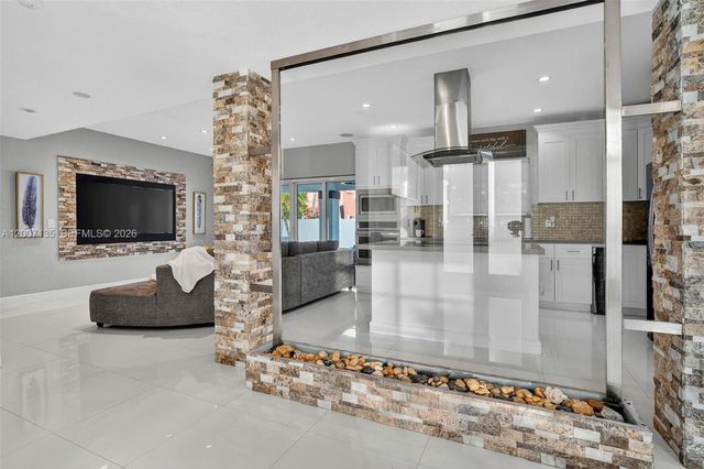 5161 SW 159th Ct, Miami, FL 33185