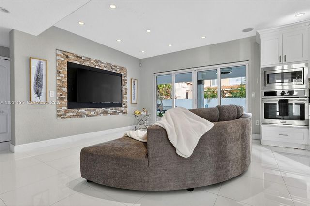 5161 SW 159th Ct, Miami, FL 33185