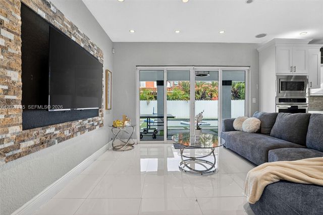 5161 SW 159th Ct, Miami, FL 33185