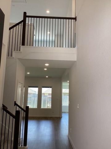 9203 Long Fin Drive, Baytown, TX 77521