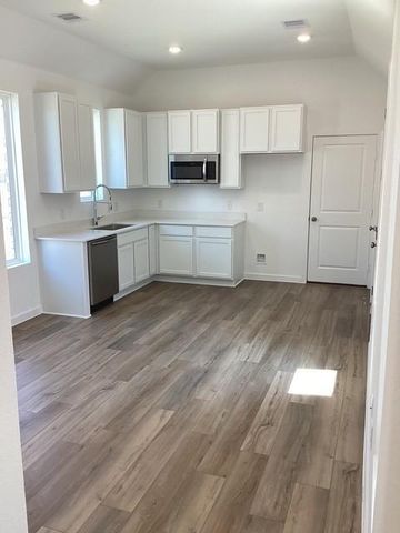9203 Long Fin Drive, Baytown, TX 77521