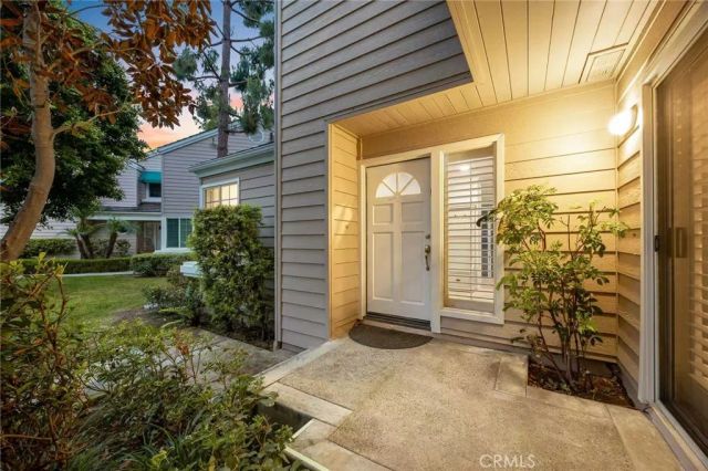 56 Lakefront 52, Irvine, CA 92604