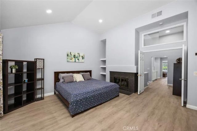 56 Lakefront 52, Irvine, CA 92604