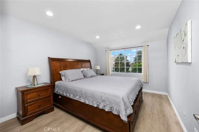 56 Lakefront 52, Irvine, CA 92604