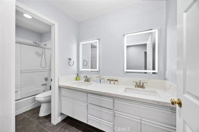 56 Lakefront 52, Irvine, CA 92604