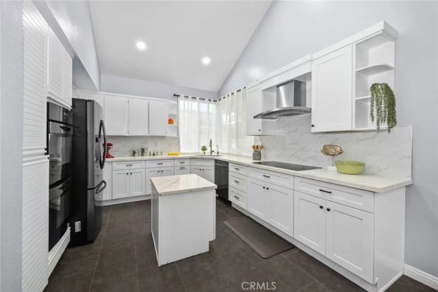 56 Lakefront 52, Irvine, CA 92604