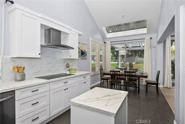 56 Lakefront 52, Irvine, CA 92604