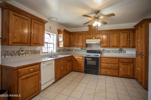 1606 Anse Broussard Highway, Breaux Bridge, LA 70517