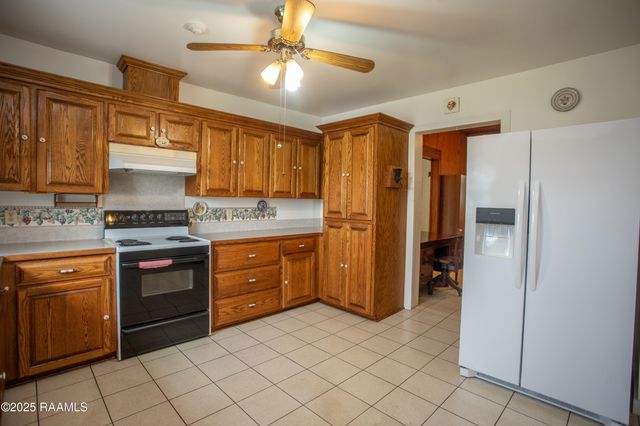 1606 Anse Broussard Highway, Breaux Bridge, LA 70517