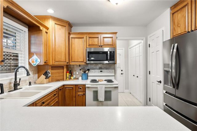 10154 Halsey Street, Lenexa, KS 66215