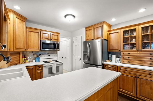 10154 Halsey Street, Lenexa, KS 66215