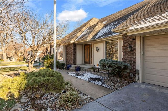 10154 Halsey Street, Lenexa, KS 66215