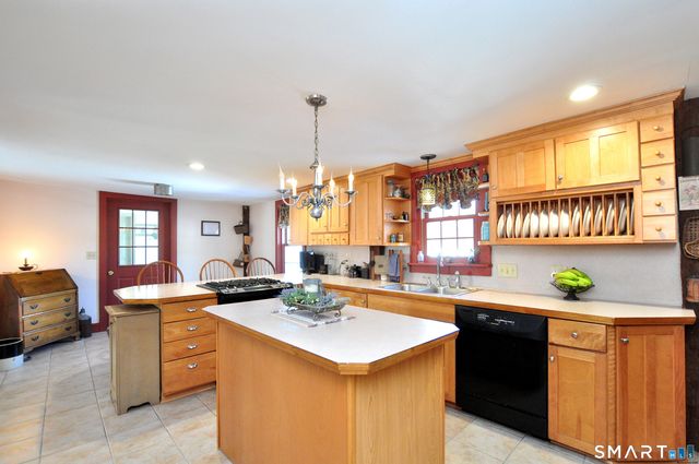 537 Center Street, Manchester, CT 06040