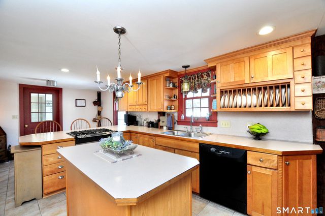 537 Center Street, Manchester, CT 06040