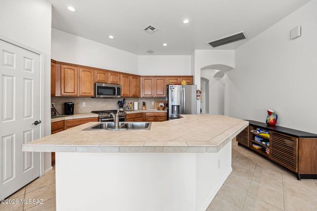 13749 N High Mountain View Place, Tucson, AZ 85739