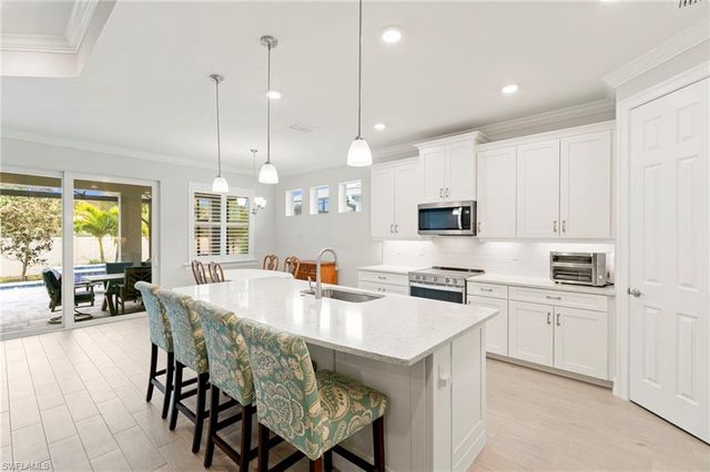 387 Grace Bay LN, Naples, FL 34114