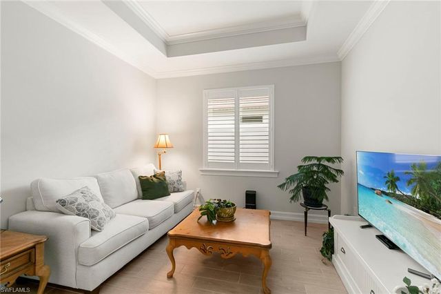 387 Grace Bay LN, Naples, FL 34114