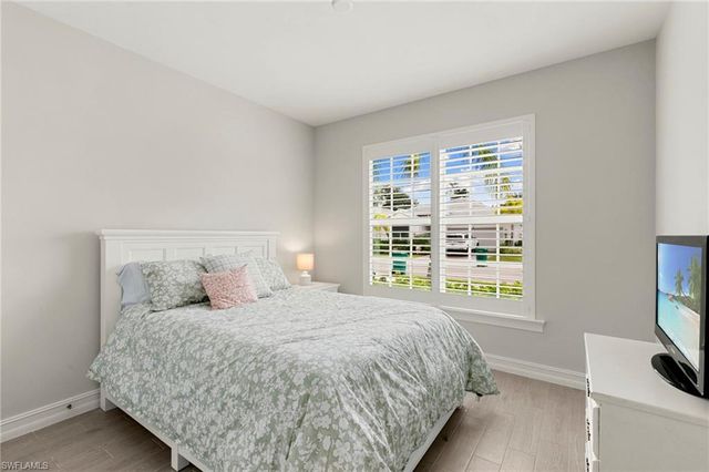 387 Grace Bay LN, Naples, FL 34114