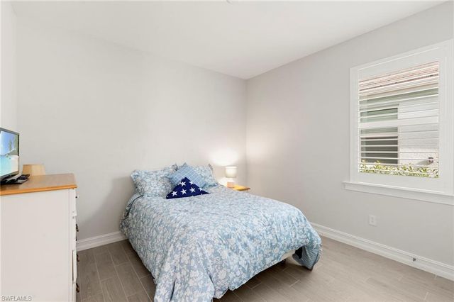 387 Grace Bay LN, Naples, FL 34114