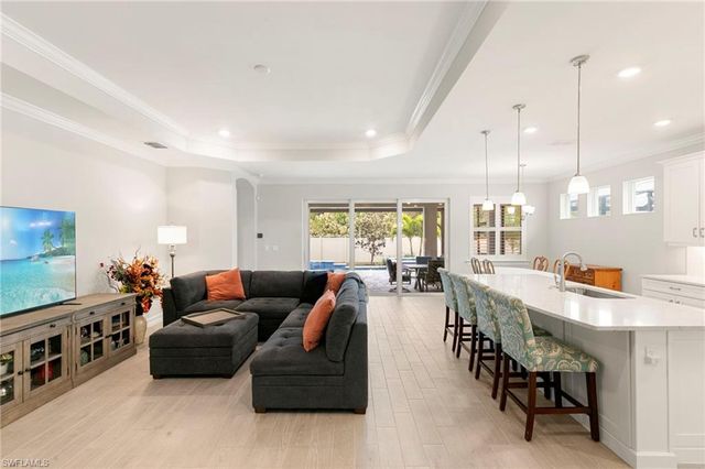 387 Grace Bay LN, Naples, FL 34114