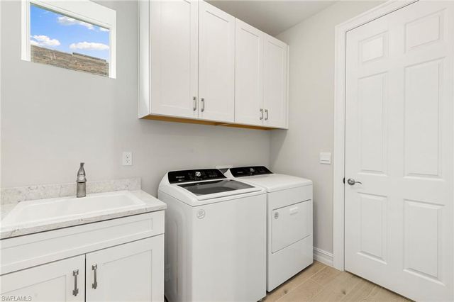 387 Grace Bay LN, Naples, FL 34114