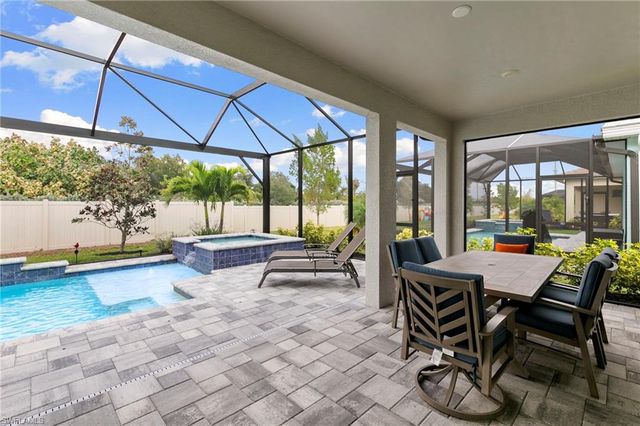 387 Grace Bay LN, Naples, FL 34114