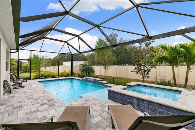 387 Grace Bay LN, Naples, FL 34114