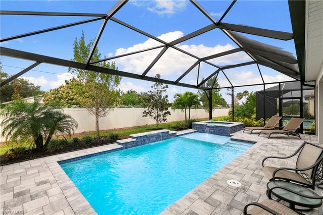 387 Grace Bay LN, Naples, FL 34114