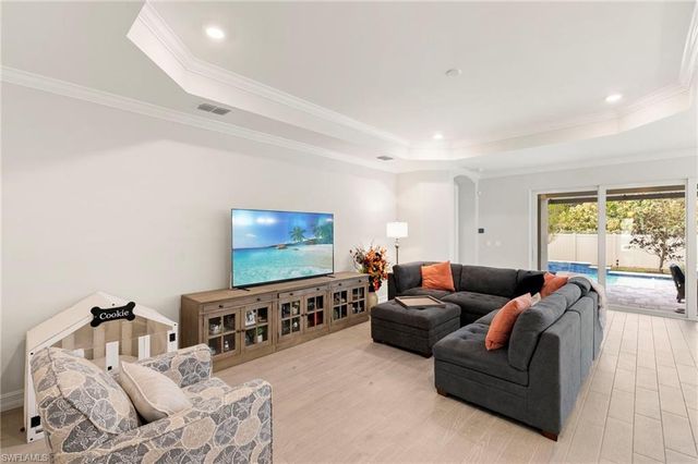 387 Grace Bay LN, Naples, FL 34114